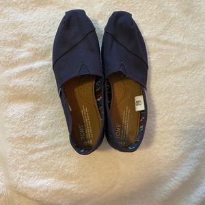 TOMS- navy blue alpargata shoe. Like new condition